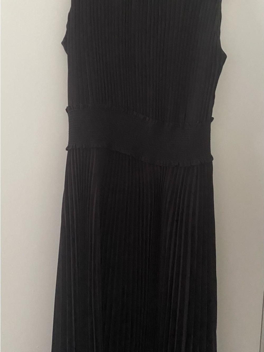 Sleeveless Black Pleated Midi Dress - Picture 2 of 3